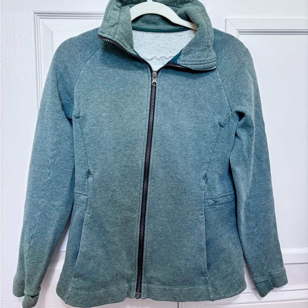 Lululemon green zip up long sleeve sweater shirt with pockets size 6